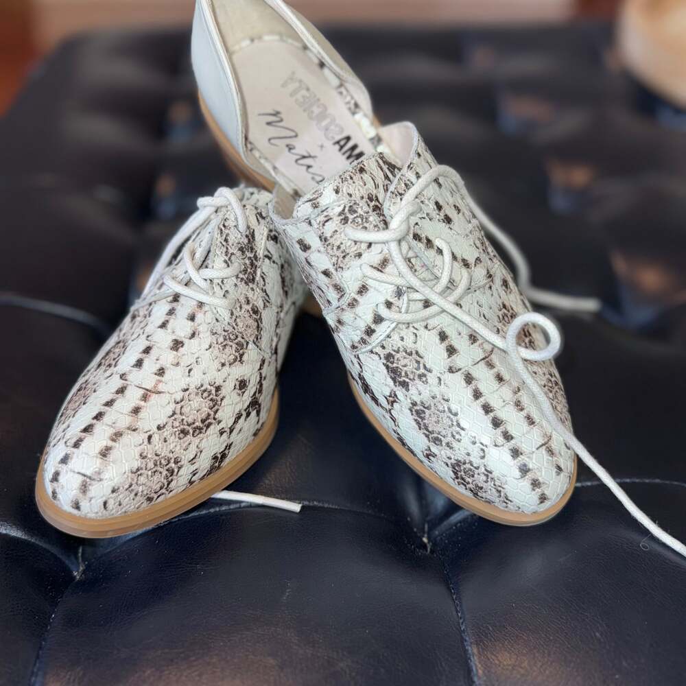 Matisse Amuse Me Oxfords in Natural Snake
